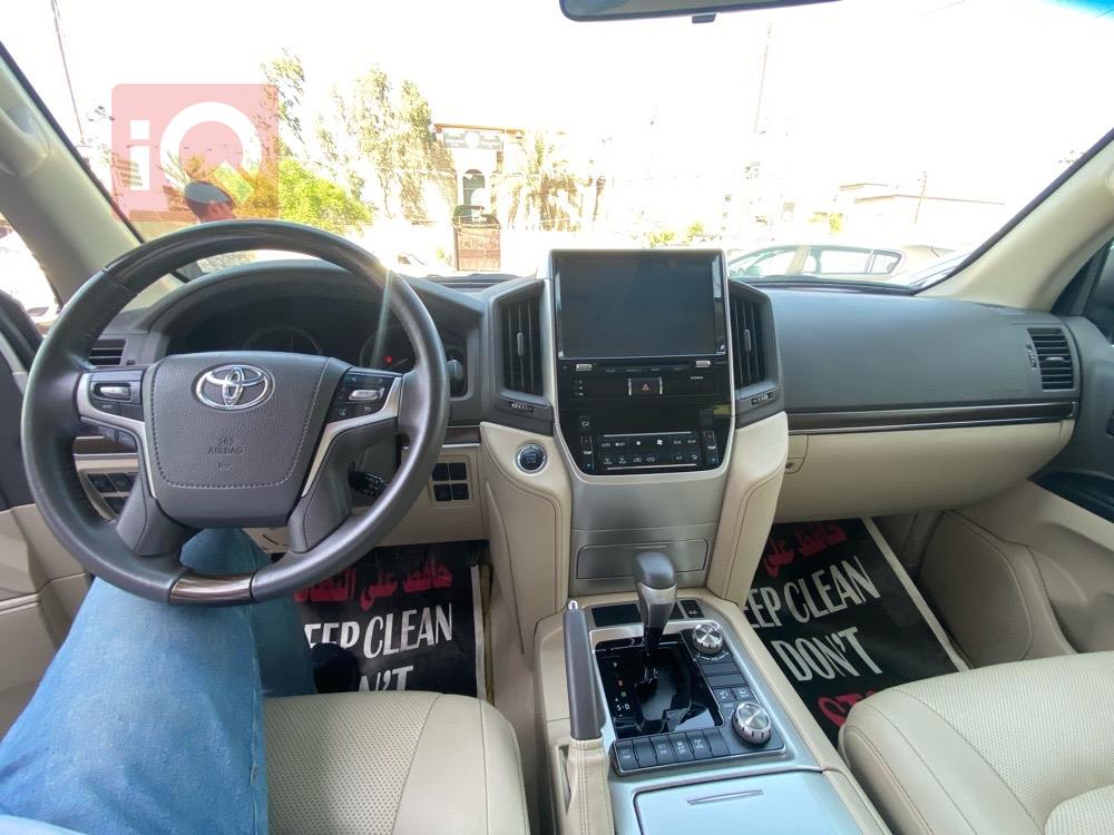 تۆیۆتا لاند کروزەر